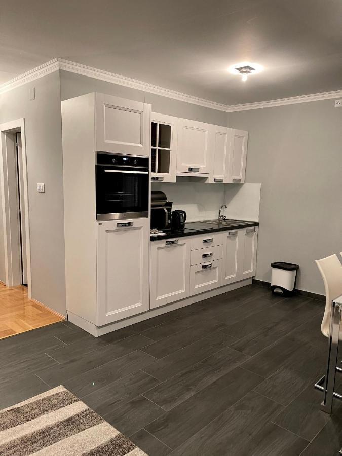 Apartments Prestige بيتريتْشاني المظهر الخارجي الصورة