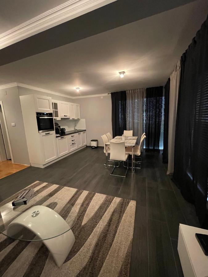 Apartments Prestige بيتريتْشاني المظهر الخارجي الصورة