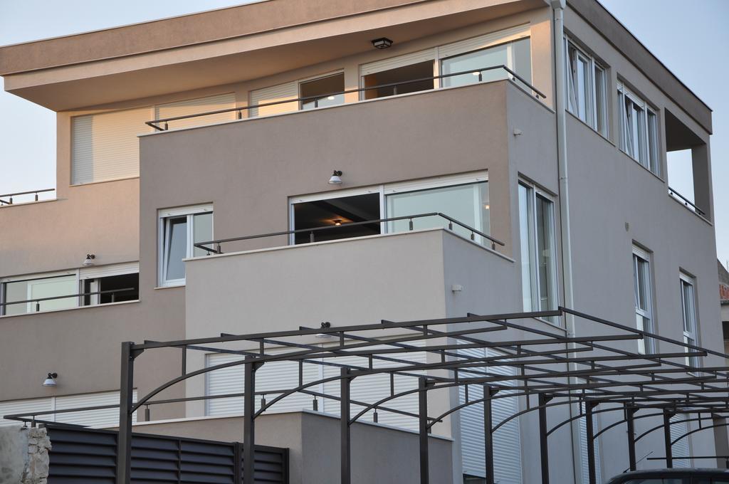 Apartments Prestige بيتريتْشاني المظهر الخارجي الصورة
