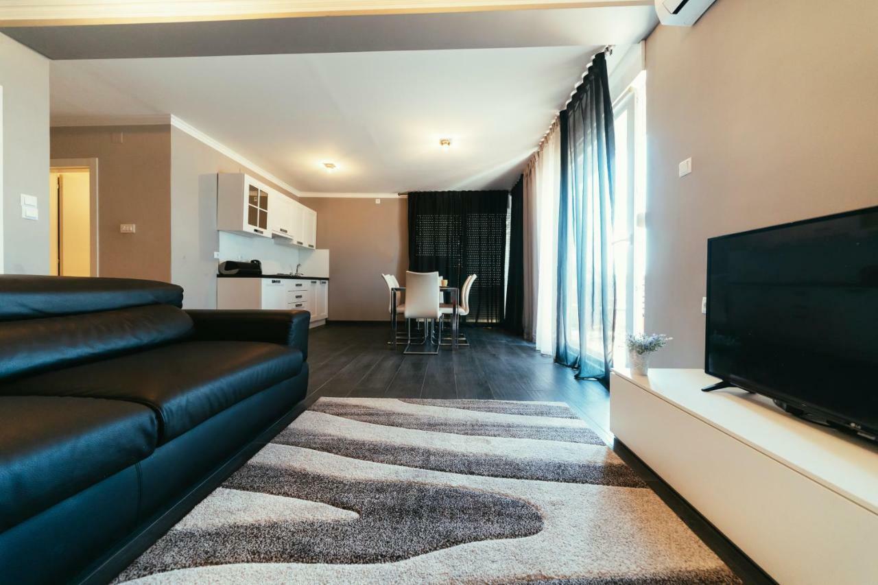 Apartments Prestige بيتريتْشاني المظهر الخارجي الصورة