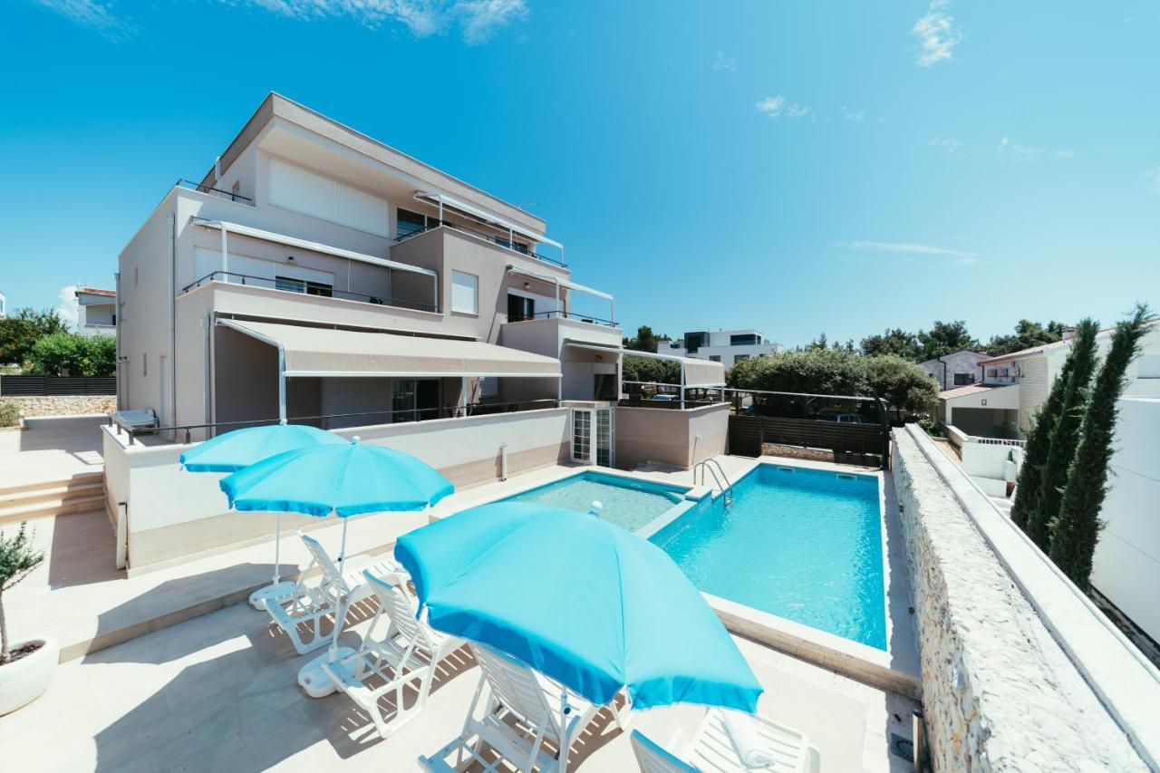 Apartments Prestige بيتريتْشاني المظهر الخارجي الصورة